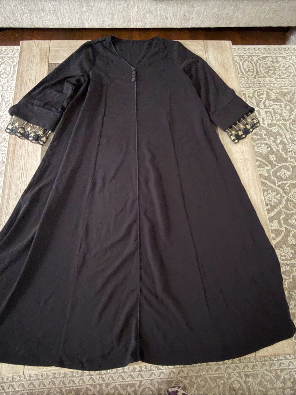 Abaya Elegant Black Maxi Dress with Gold Lace Cuff - Picture 3 of 10